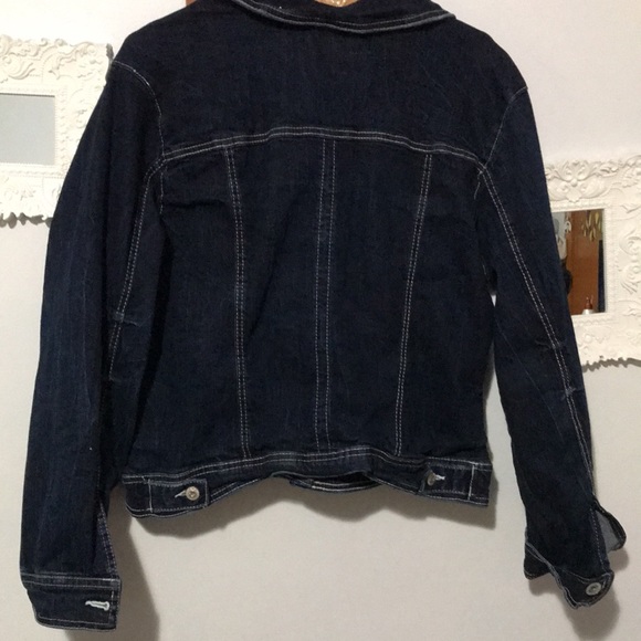 Hello I’m selling a Dark Blue Jean Jacket. - Picture 4 of 6